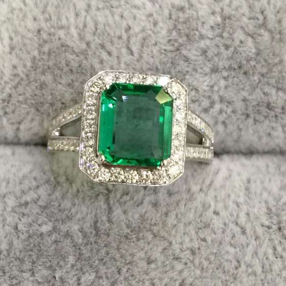 供应1.66克拉18K金祖母绿戒指 ,祖母绿又名绿宝石,是国际5大名贵宝石之一,深受国内珠宝爱好者欢迎
